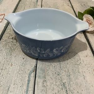 Pyrex 475-B colonial mist blue casserole dish 2.5L flowers milk glass vintage